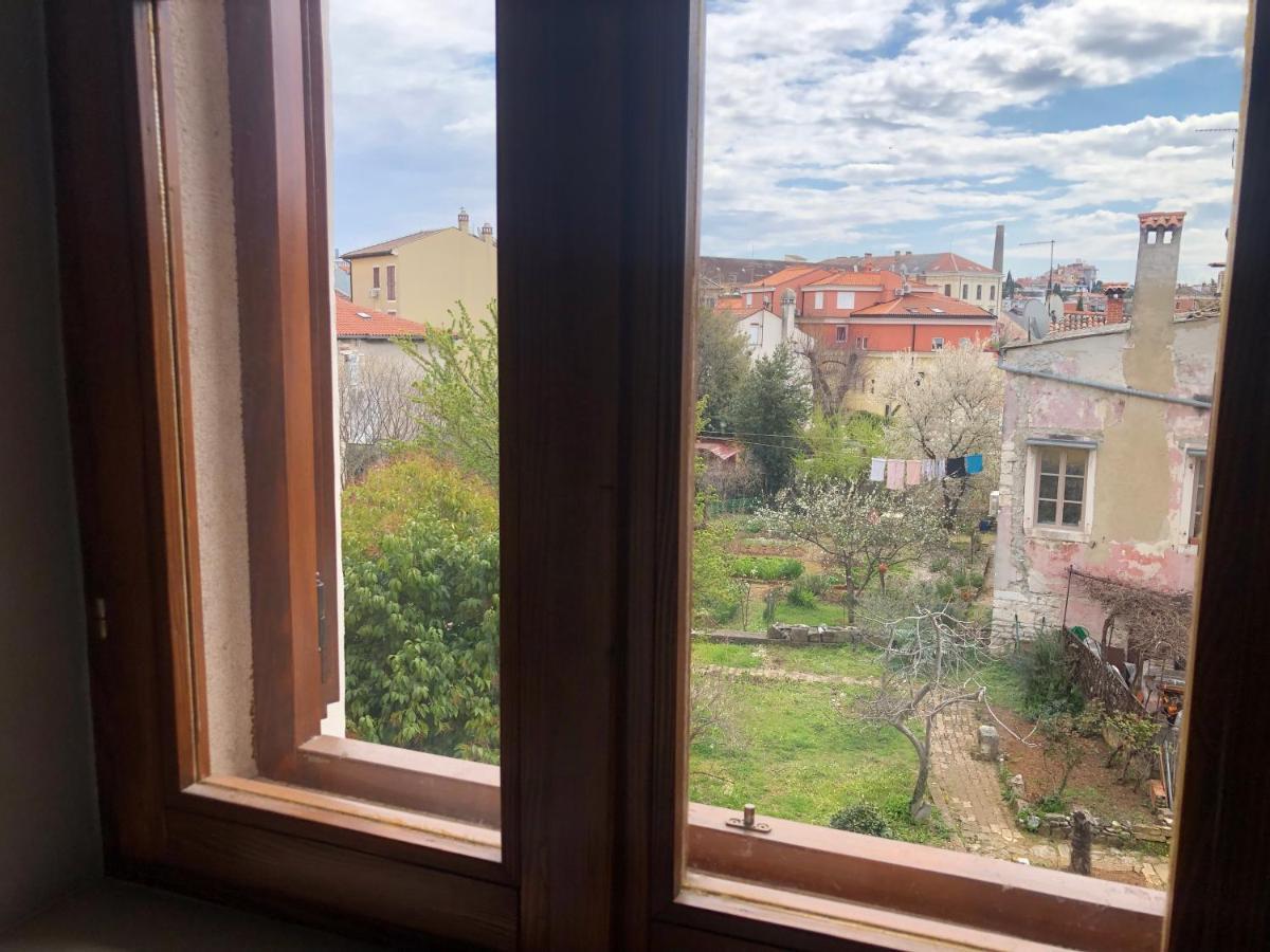 De Luxe Room In The Heart Of The City Ровинь Экстерьер фото
