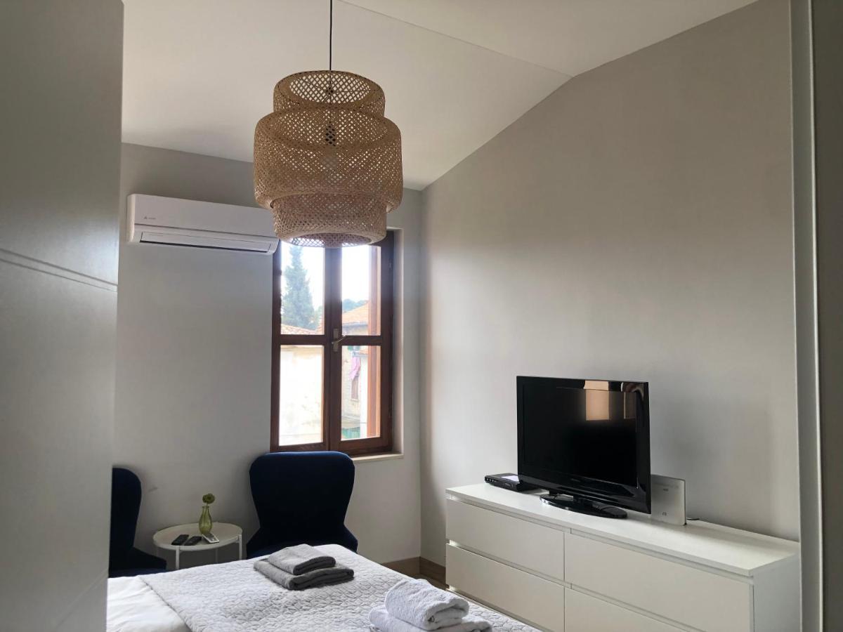 De Luxe Room In The Heart Of The City Ровинь Экстерьер фото