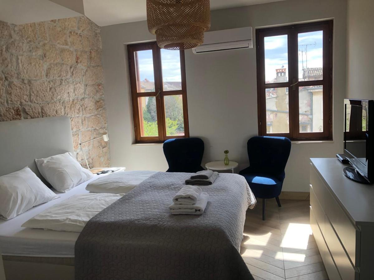 De Luxe Room In The Heart Of The City Ровинь Экстерьер фото